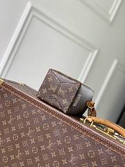 Louis Vuitton Milk Bag 12x22x10cm - 2