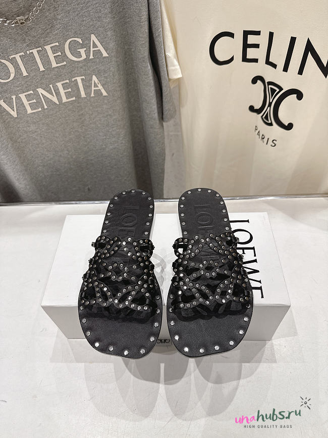 Loewe Petal Anagram slide  - 1
