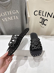 Loewe Petal Anagram slide  - 4