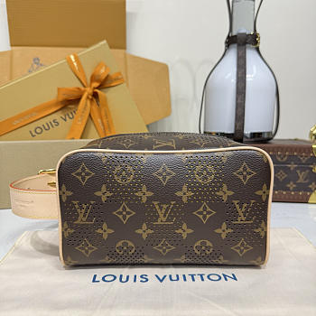 Louis Vuitton Locker Dopp Kit 23x13x12cm