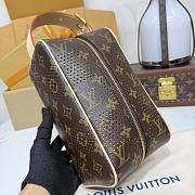 Louis Vuitton Locker Dopp Kit 23x13x12cm - 4