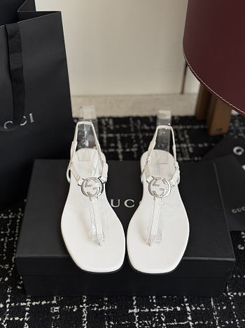 Gucci thong sandal with Interlocking G white