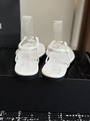 Gucci thong sandal with Interlocking G white - 3