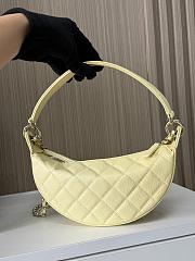 Chanel Clutch with chain yellow 22x15x6cm - 2