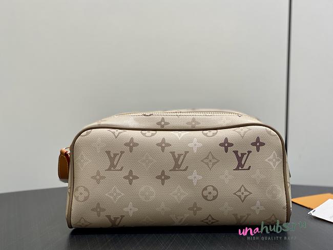 Louis Vuitton Dopp Kit Sand Beige 28x15x16.5cm - 1