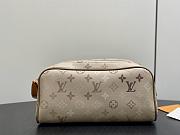 Louis Vuitton Dopp Kit Sand Beige 28x15x16.5cm - 1