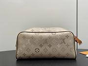 Louis Vuitton Dopp Kit Sand Beige 28x15x16.5cm - 5