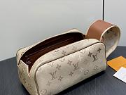Louis Vuitton Dopp Kit Sand Beige 28x15x16.5cm - 2
