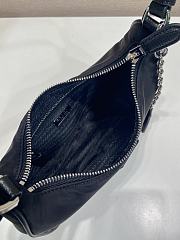 Prada Re-Edition 2005 Re-Nylon Saffiano silver bag 22x18x6.5cm - 2