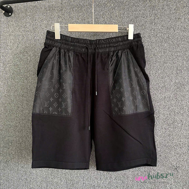Louis Vuitton Shorts With Technical - 1