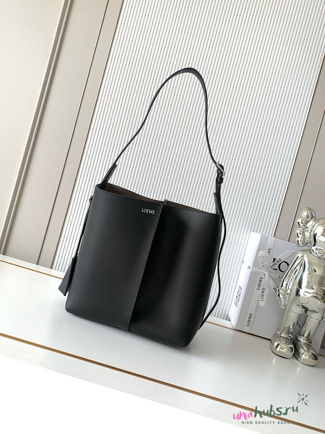 Loewe Bilbao bucket in smooth calfskin black 25x24x13cm - 1