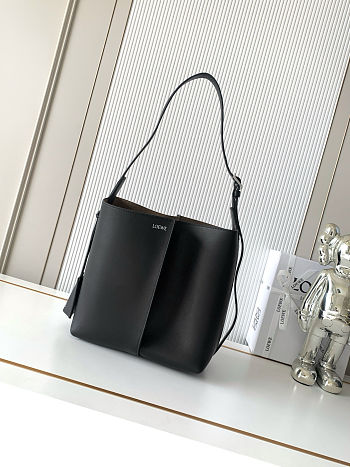Loewe Bilbao bucket in smooth calfskin black 25x24x13cm