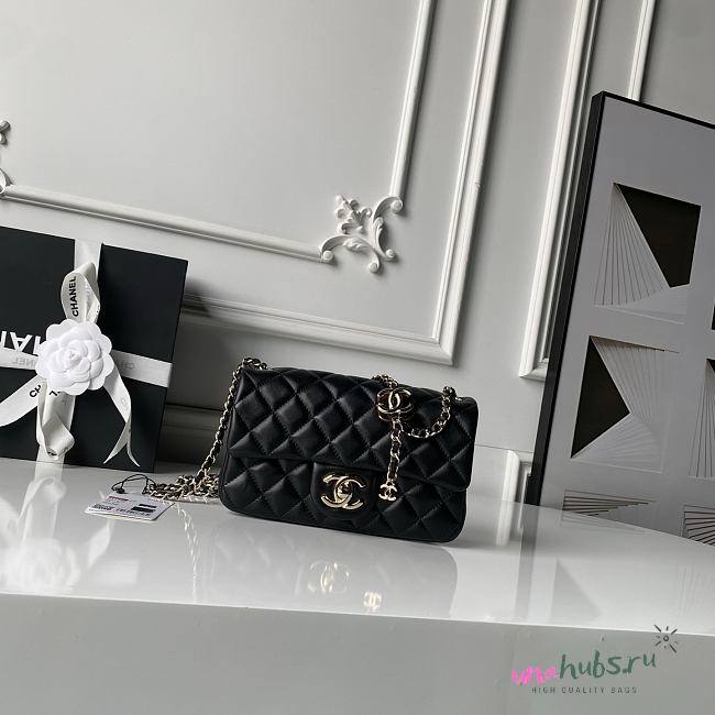 Chanel 26c flap bag black lambskin 20x13x7cm - 1