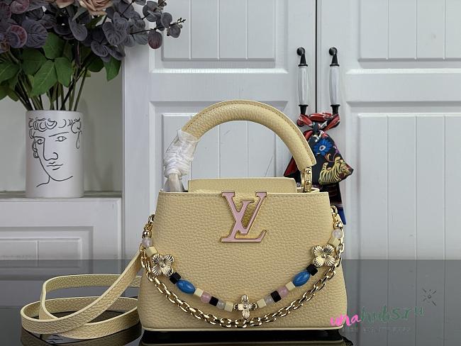 Louis Vuitton Capucines Mini Banane Taurillon 21x13.6x8cm - 1