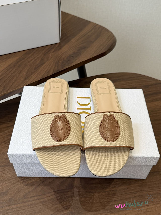 Dior Dioriviera Médaillon Slide Natural - 1