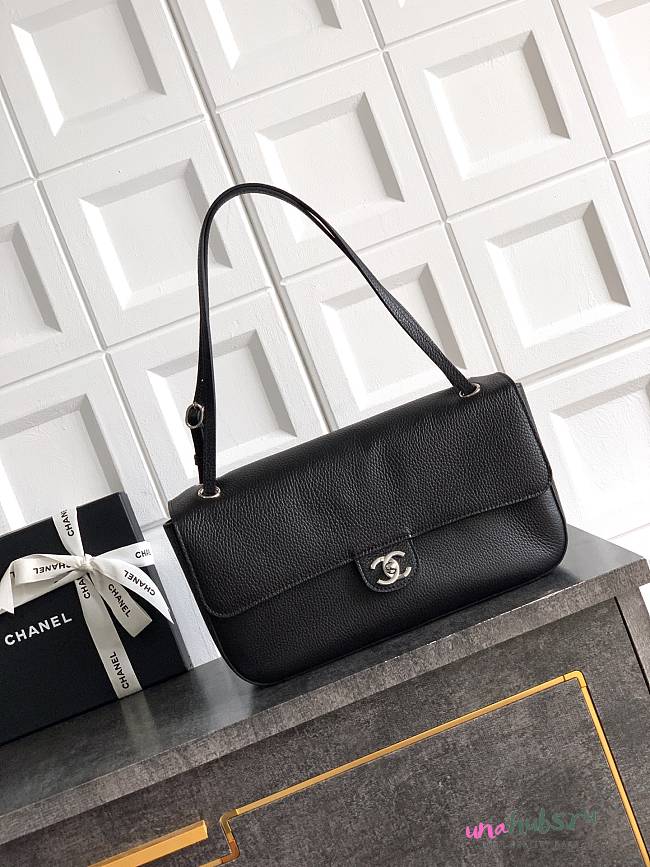 Chanel Maxi Flap bag Calfskin Silver Black 32x19.5x10cm - 1