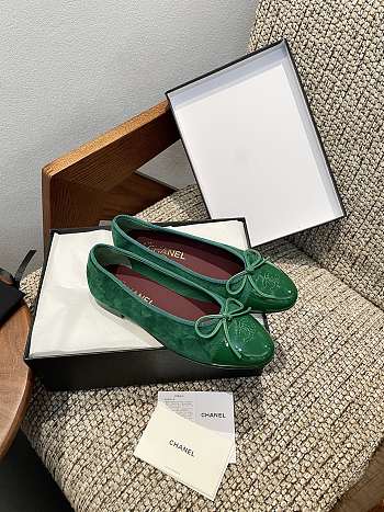 Chanel Suede Patent Cap Toe CC Ballerina Flats green