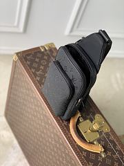 Louis Vuitton Avenue Slingbag PM Black 33x16x5.7cm - 4