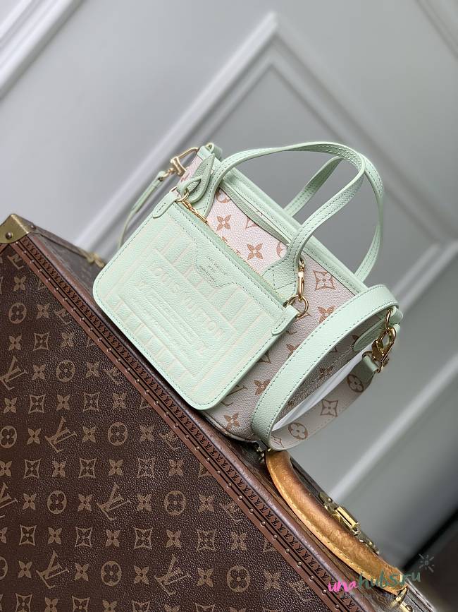 Louis Vuitton Neverfull Inside Out BB Monogram Dune 26.5x16.5x11cm - 1