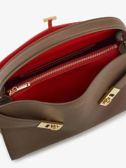 Ferragamo Hug soft bicolor shoulder bag M 34x25x15.5cm - 2