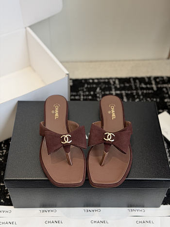 Chanel thong sandals brown