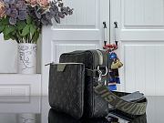 Louis Vuitton Trio Messenger Khaki Green 25x18.5x7cm - 3