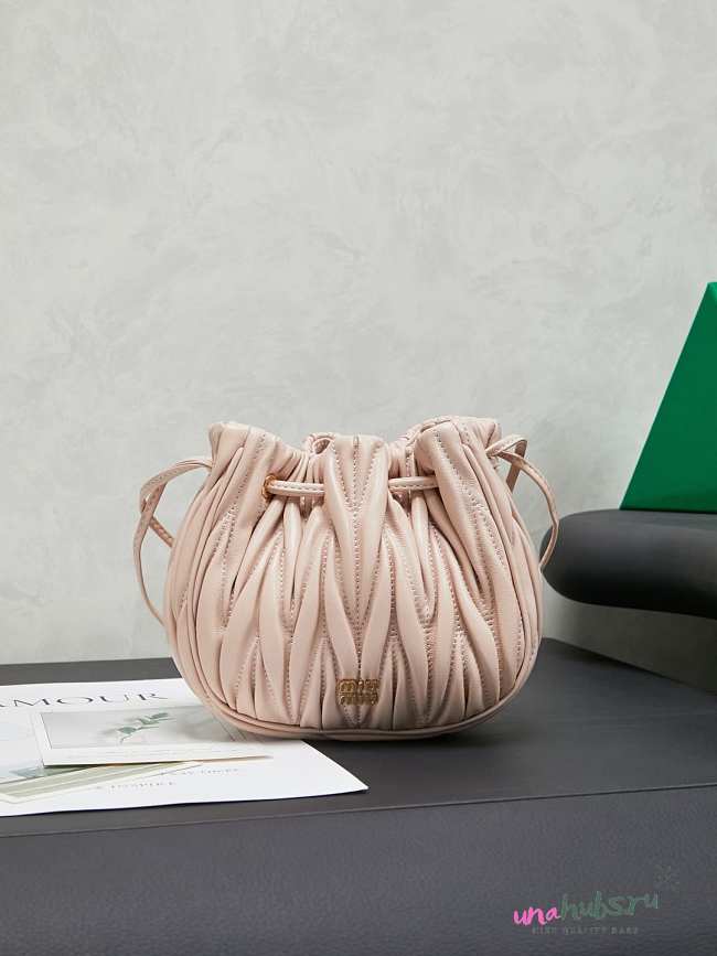 Miu Miu Matelassé Pouch Powder Pink 16x14x7.5cm - 1