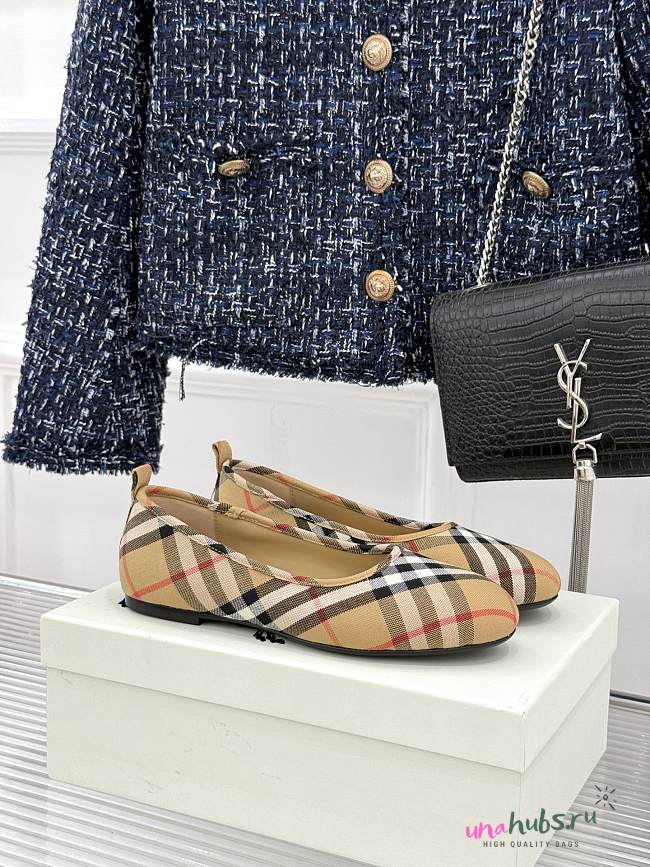 Burberry Check ballet flats in beige - 1