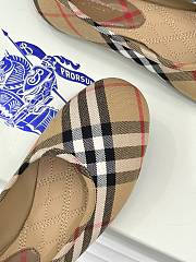 Burberry Check ballet flats in beige - 3