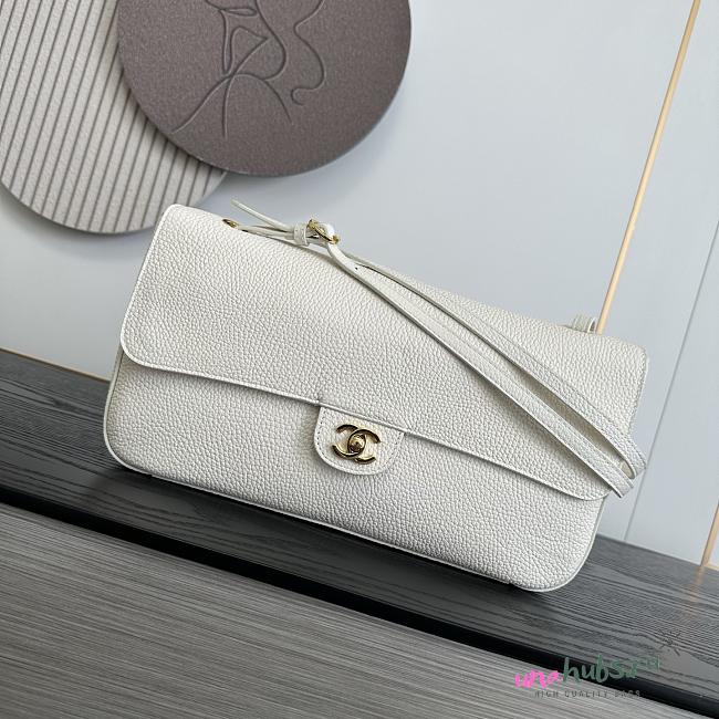 Chanel Maxi Flap bag Calfskin Gold-Tone White 32x19.5x10cm - 1
