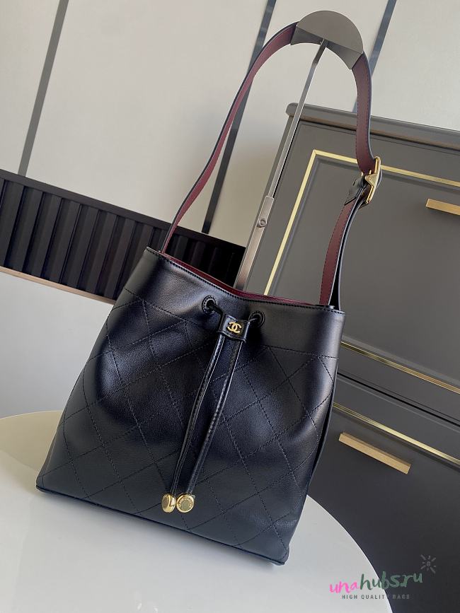 Chanel Bucket Bag Black 23x23x14.5cm - 1