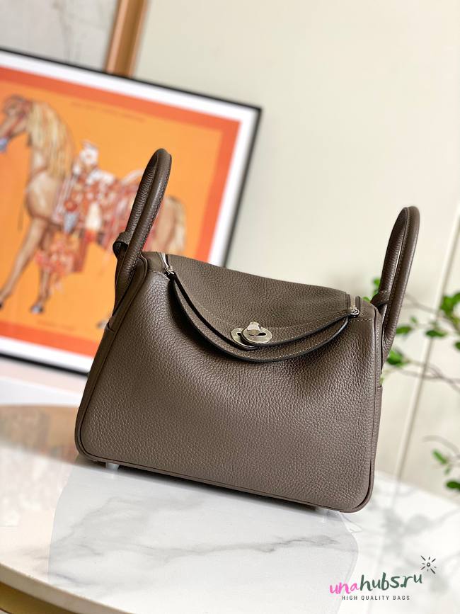 Hermes Taurillon Clemence Lindy 26 Etoupe  - 1