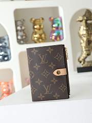 Louis Vuitton Passport Holder 14x10x2.5cm - 1