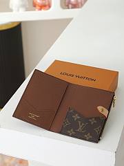 Louis Vuitton Passport Holder 14x10x2.5cm - 4