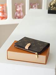 Louis Vuitton Passport Holder 14x10x2.5cm - 3
