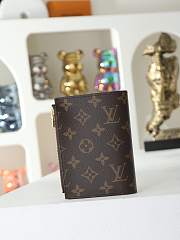 Louis Vuitton Passport Holder 14x10x2.5cm - 2