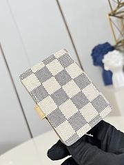 Louis Vuitton Mattifying Paper Case 9.5x6.5x2cm - 2