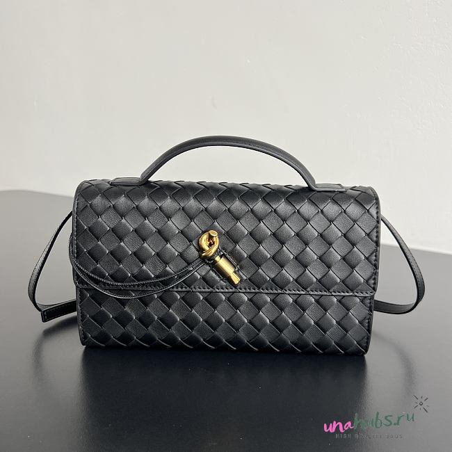 Bottega Veneta Andiamo Clutch 25 Black 24x13.5x7cm - 1