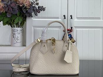 Louis Vuitton Alma BB Cream 23.5x17.5x11.5cm
