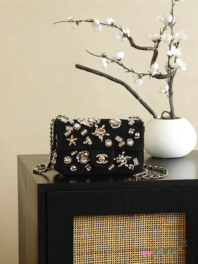 Chanel Mini flap bag in black velvet 20x10x7cm - 1