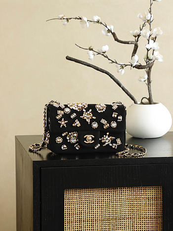 Chanel Mini flap bag in black velvet 20x10x7cm