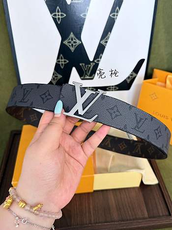 Louis Vuitton initiales Monogram Midnight 40mm Reversible Belt