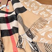 Burberry Monogram Wool Cashmere Jacquard Cape beige 140x140cm - 4