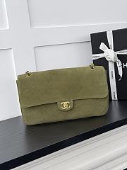 Chanel Flap Bag 26b Maxi Green 32x19x10cm - 1