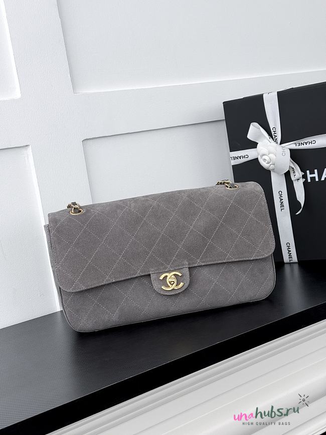 Chanel Flap Bag 26b Maxi grey Suede 32x19x10cm - 1