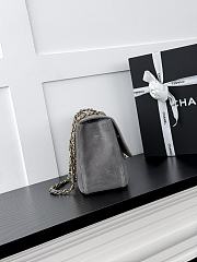 Chanel Flap Bag 26b Maxi grey Suede 32x19x10cm - 3