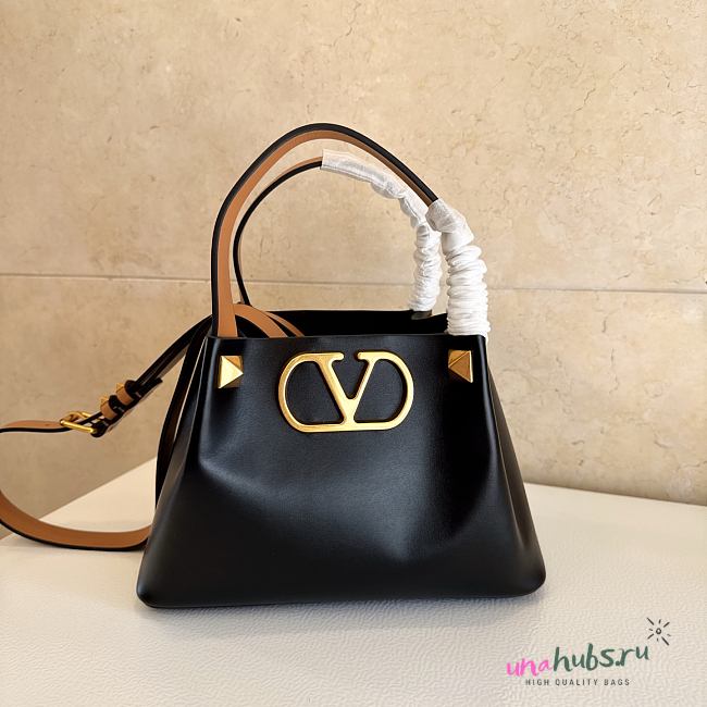 Valentino Garavani vlogo signature handbag black - 25x18x12cm - 1