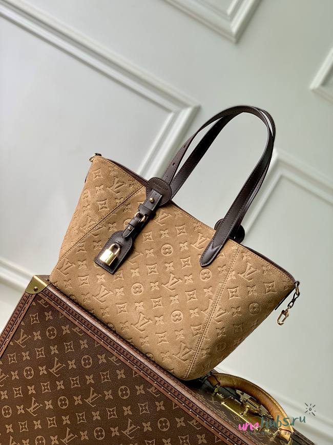 Louis Vuitton All In One Beige Trench 40x22x15cm - 1