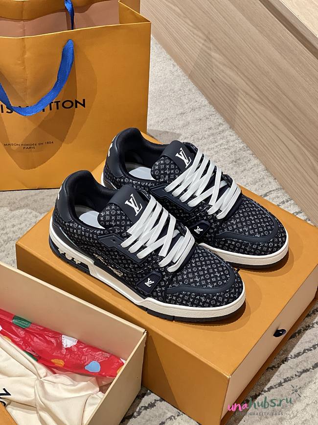Louis Vuitton Trainer Sneaker Navy Blue - 1