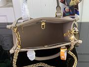Louis Vuitton OnTheGo Soft PM Tourterelle 24.5x19x11cm - 5